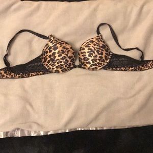 34 A push up bra